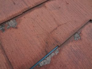 屋根材のひび割れ