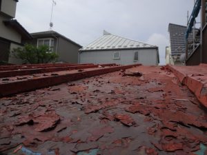 屋根のの剥離