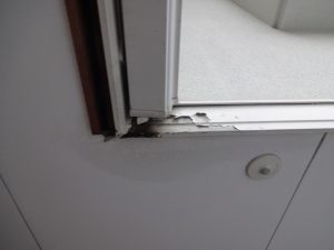 雨樋水漏れによる帯板の腐食
