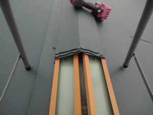 棟板金取付け