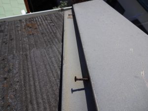 棟板金の釘浮き