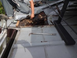 屋根材の解体
