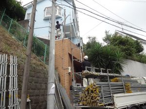 仮設足場組組み立て