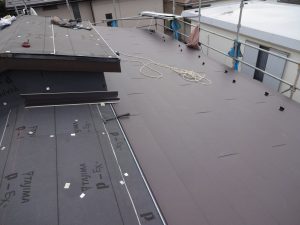 屋根材の本張り