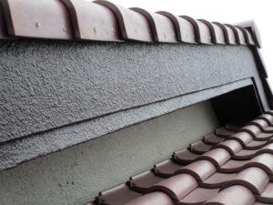 モルタル製の破風板