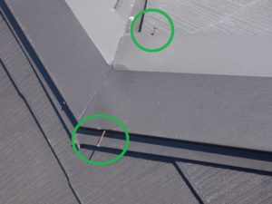 棟板金の釘浮き