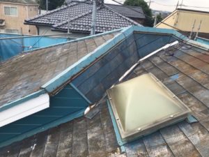 雨漏りした屋根