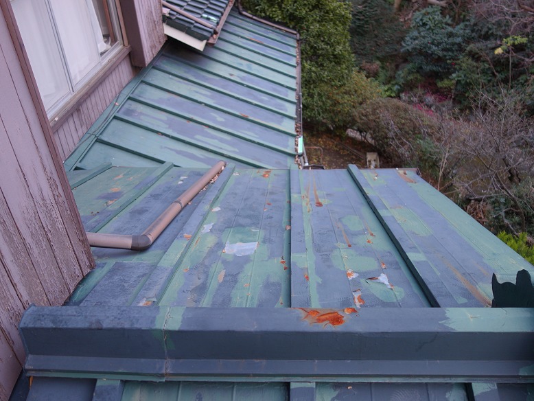 劣化したトタン屋根