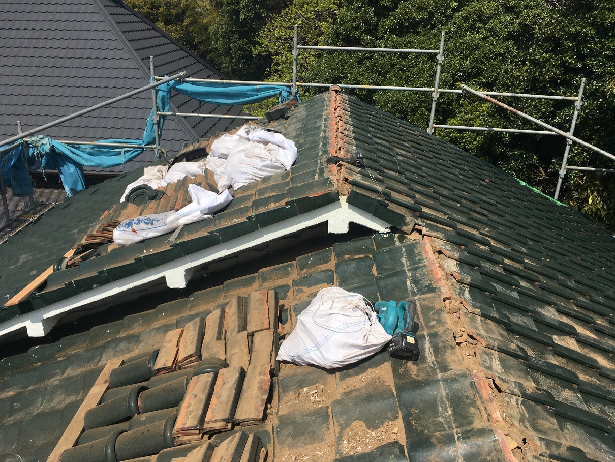 棟瓦の積み直し