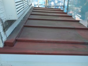 劣化したトタン屋根