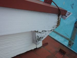 破風板の劣化(ケイカル板)