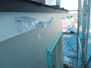 吊り金具取付け