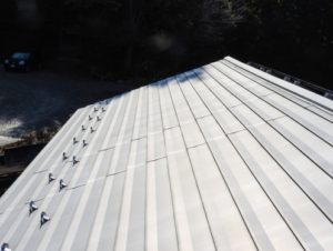 横葺きのガルバリウム鋼板