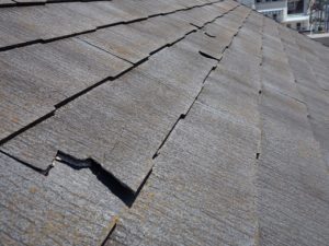 スレート屋根の割れ