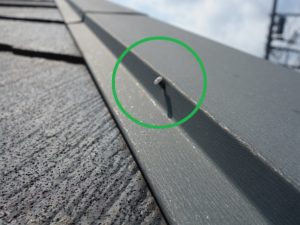棟板金の釘浮き