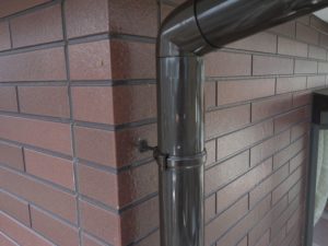 竪樋取付け