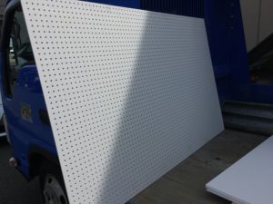 ケイカルの有孔板