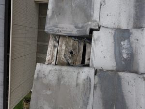 瓦の破損