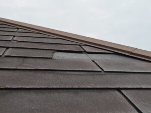 欠けたスレート屋根