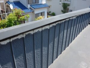 笠木板金の剥がれ