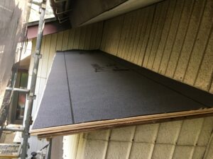 防水シート張り