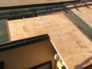 南面野地板張り