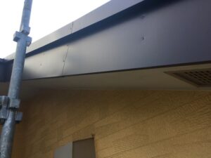 正面板金、軒天仕上げ
