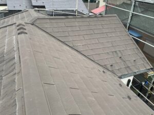 屋根葺き替えの施工前(南東面)