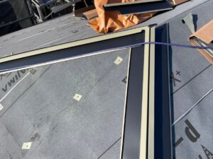 隅棟用捨板取付け