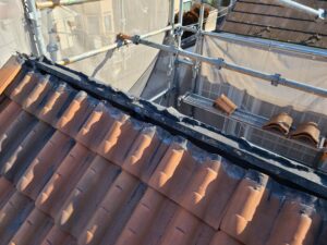 既存棟瓦解体撤去