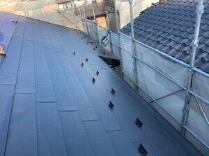 屋根材の本張り