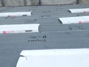 防水シート張り