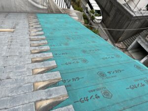 防水シート張り