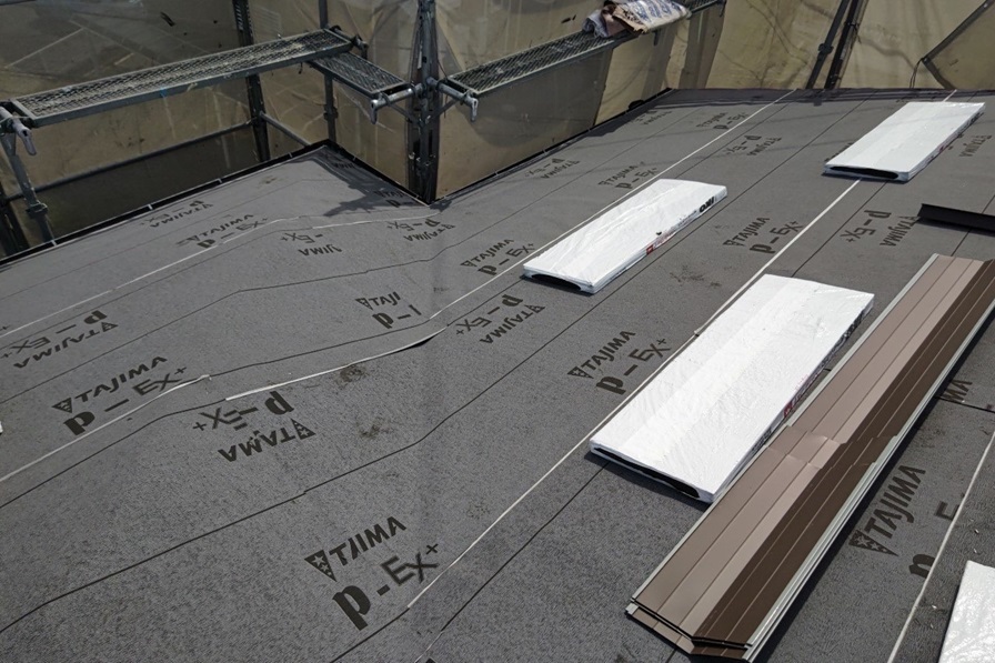 防水シート張り