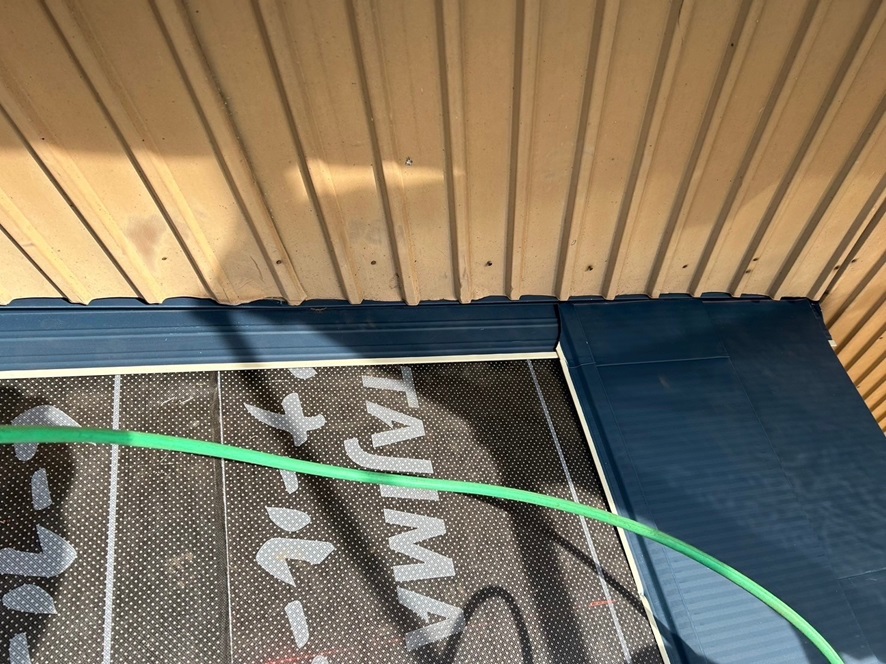 雨押え板金取付け