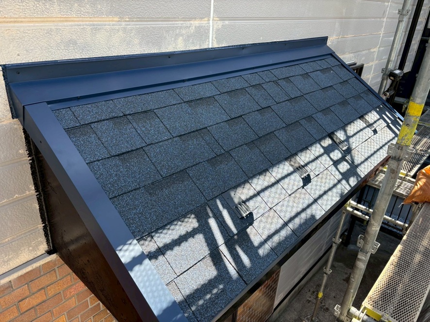 玄関上屋根施工後