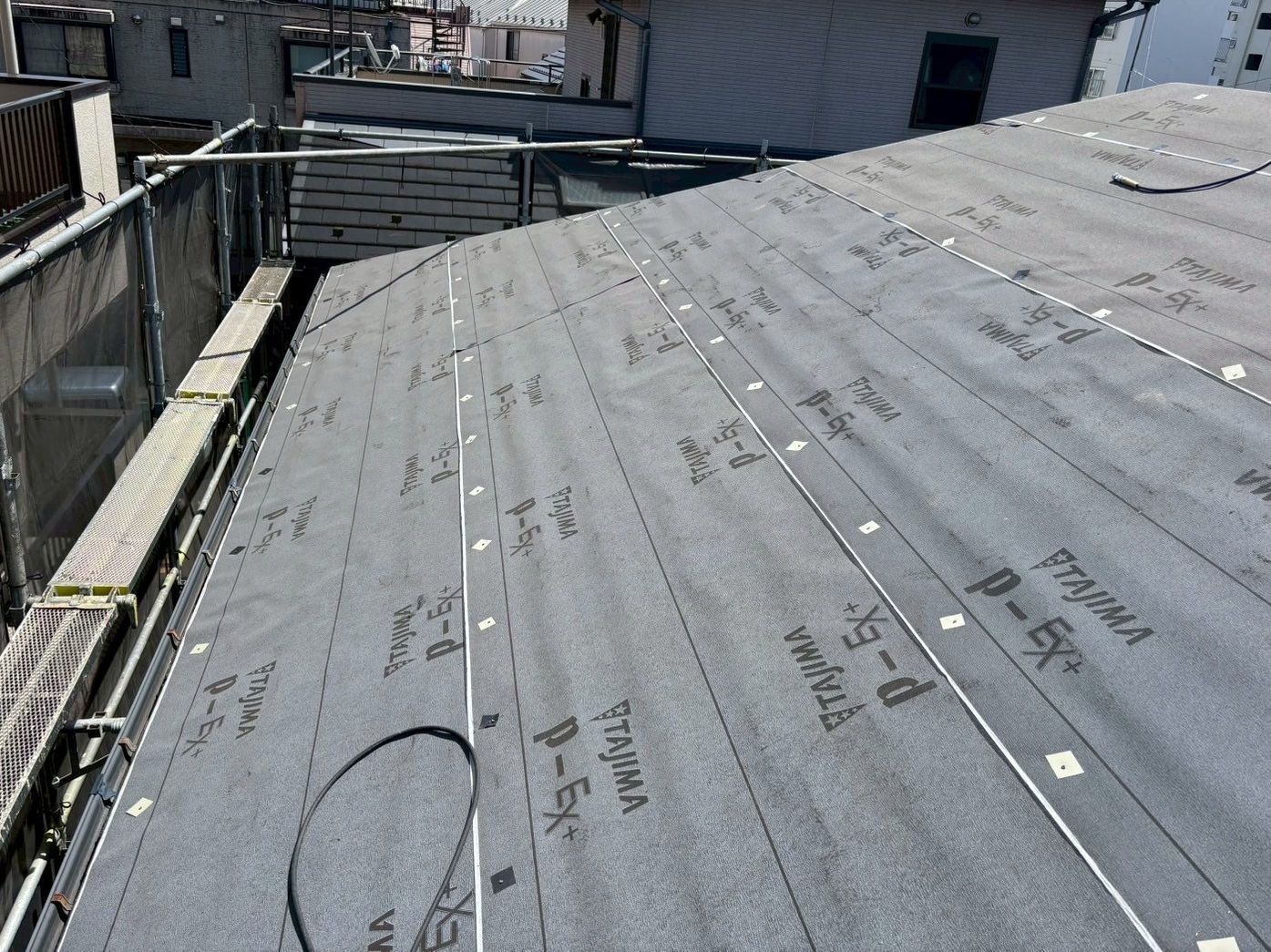 防水シート張り