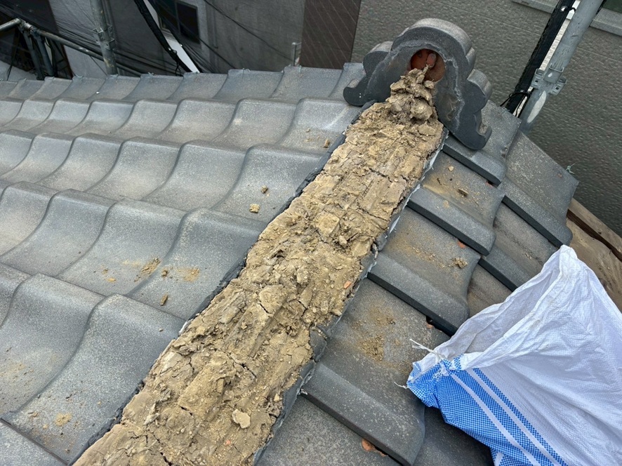 棟瓦の解体