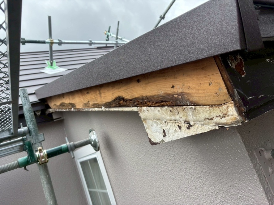 既存破風板解体