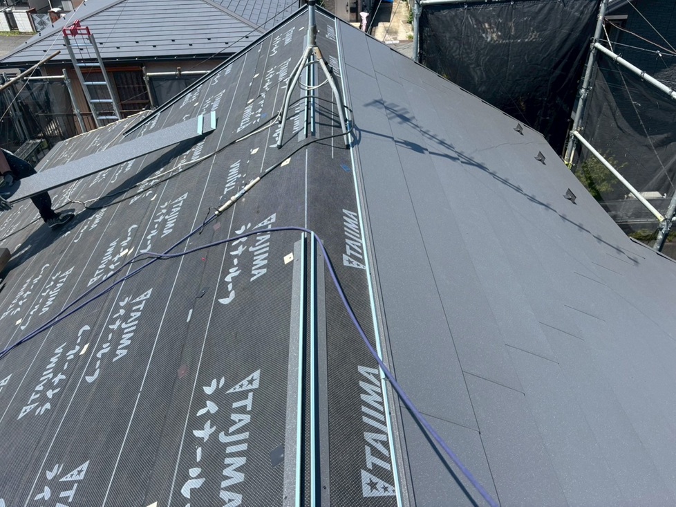 新規屋根材張り