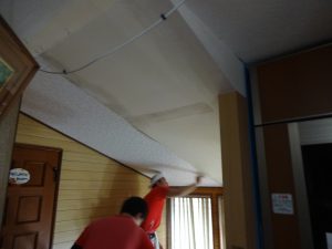 天井クロス張り