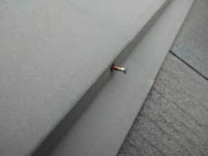 棟板金の釘浮き