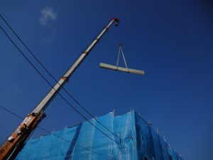 クレーンによる荷揚げ