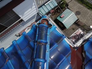 倒れている鬼瓦