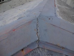 棟板金のコーキング劣化