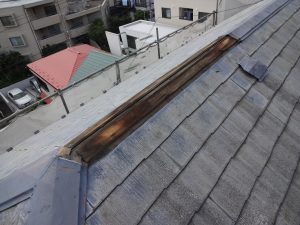 剥がれた棟板金