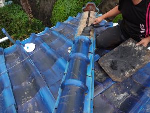 のし瓦の漆喰施工