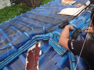 鬼瓦まわりの漆喰補修