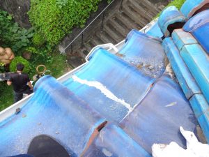 和瓦ひび割れ補修