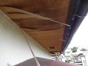軒天ベニヤの剥がれ